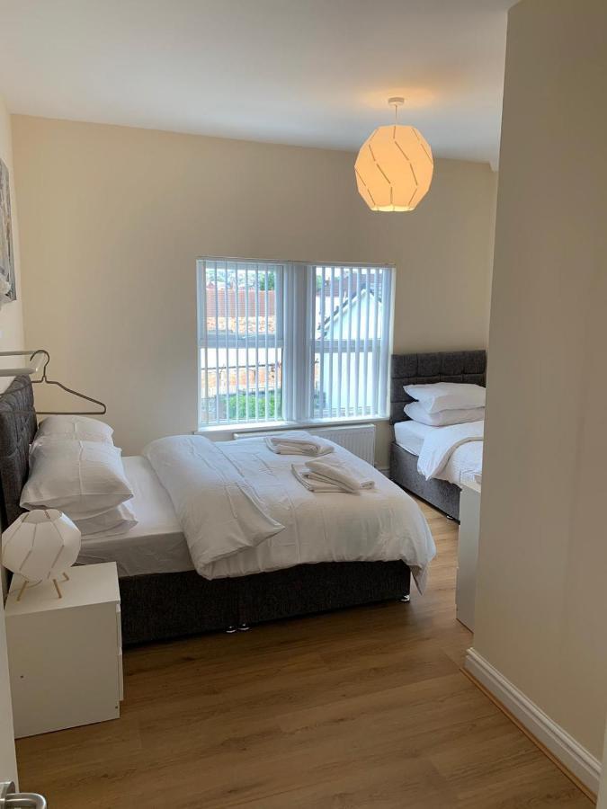 Smeaton Serviced Accommodation Liverpool Bagian luar foto