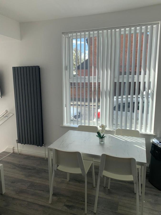 Smeaton Serviced Accommodation Liverpool Bagian luar foto