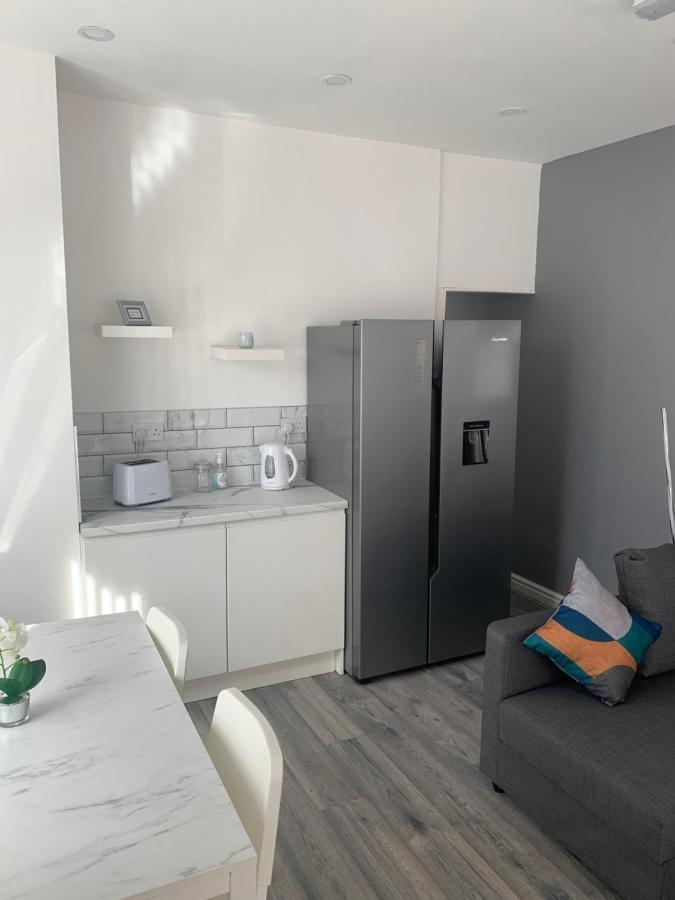 Smeaton Serviced Accommodation Liverpool Bagian luar foto