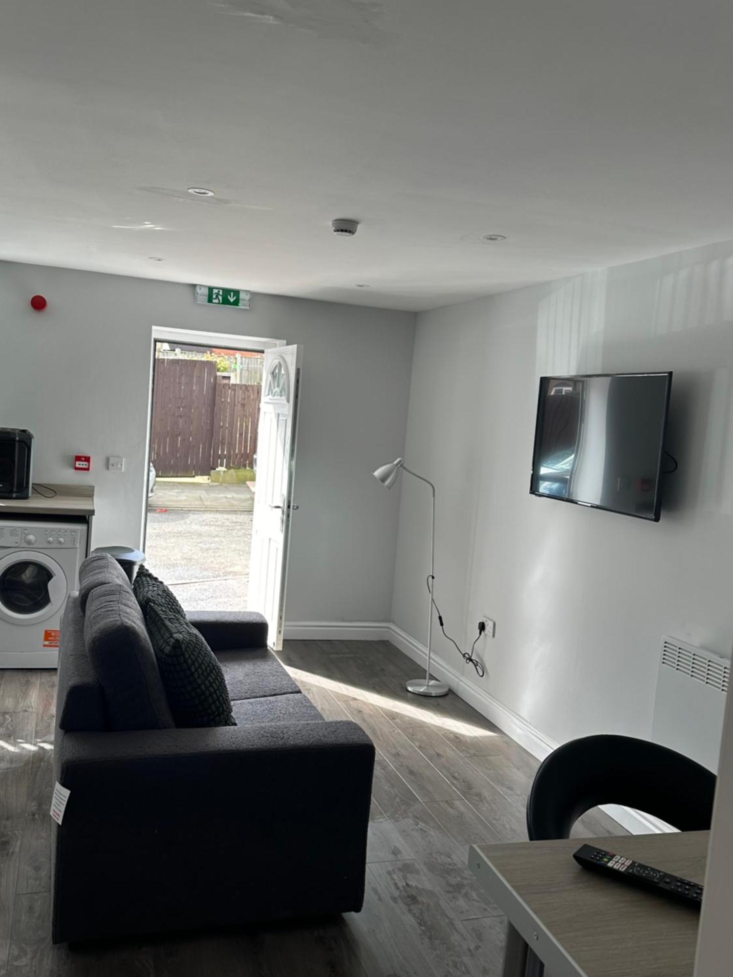 Smeaton Serviced Accommodation Liverpool Bagian luar foto